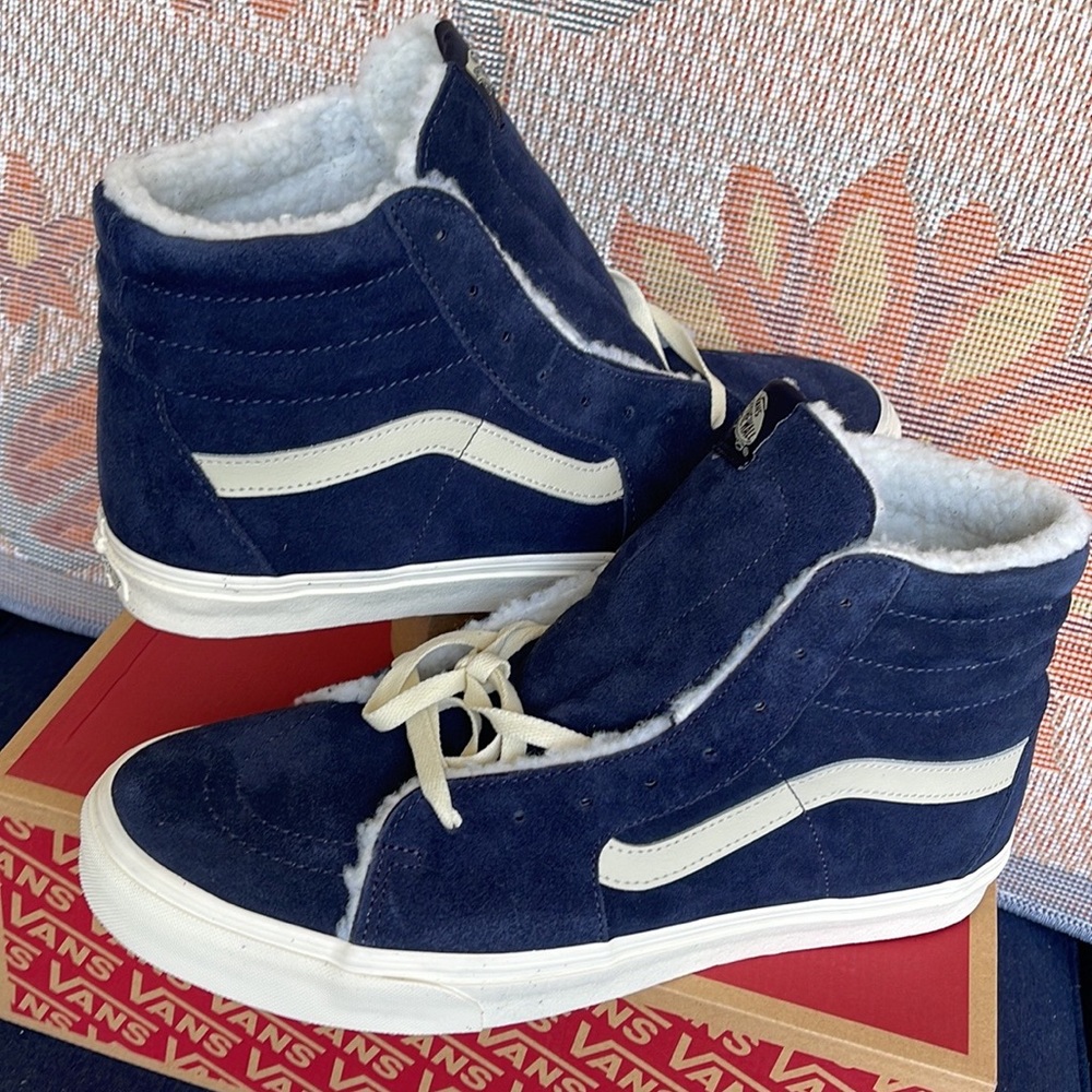 Vans WMNS Sk8-Hi
Cozy Hug Parisian Night
VN0005U9JDU
Sneakers - Picture 12 of 16